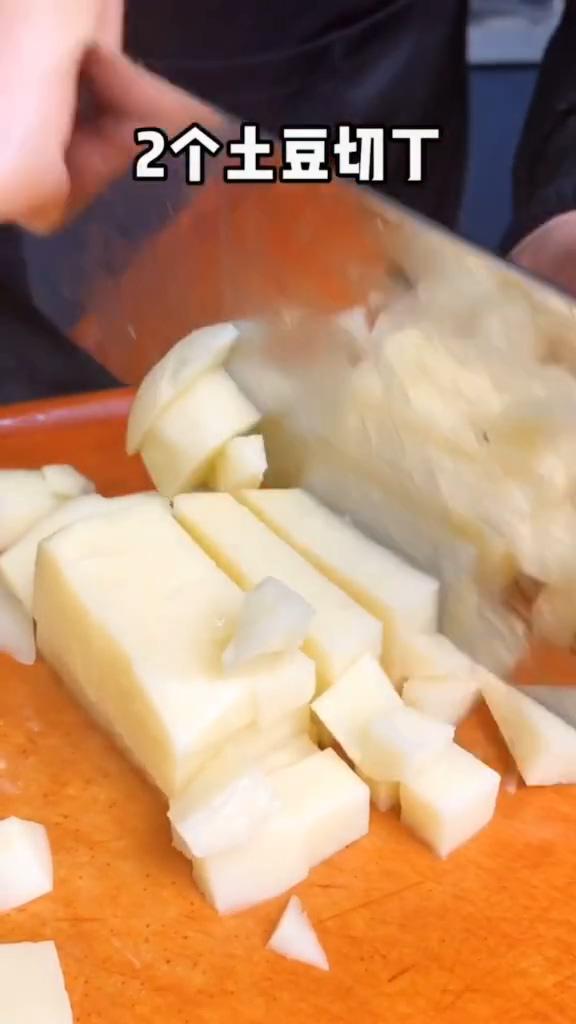 土豆燴肉末的做法-咸鮮味炒菜譜