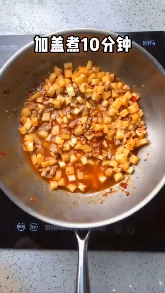 土豆燴肉末的做法-咸鮮味炒菜譜