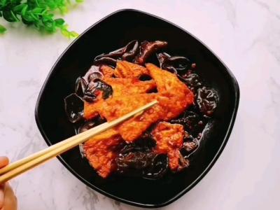木耳燒豆腐的做法-咸鮮味燒菜譜