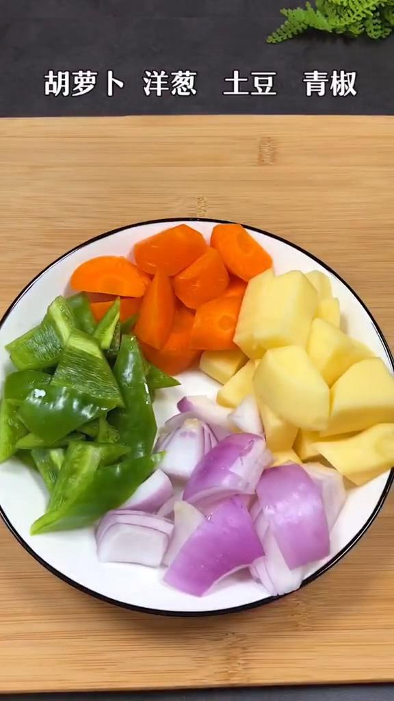 三汁雞翅燜鍋的做法-咸鮮味燜菜譜