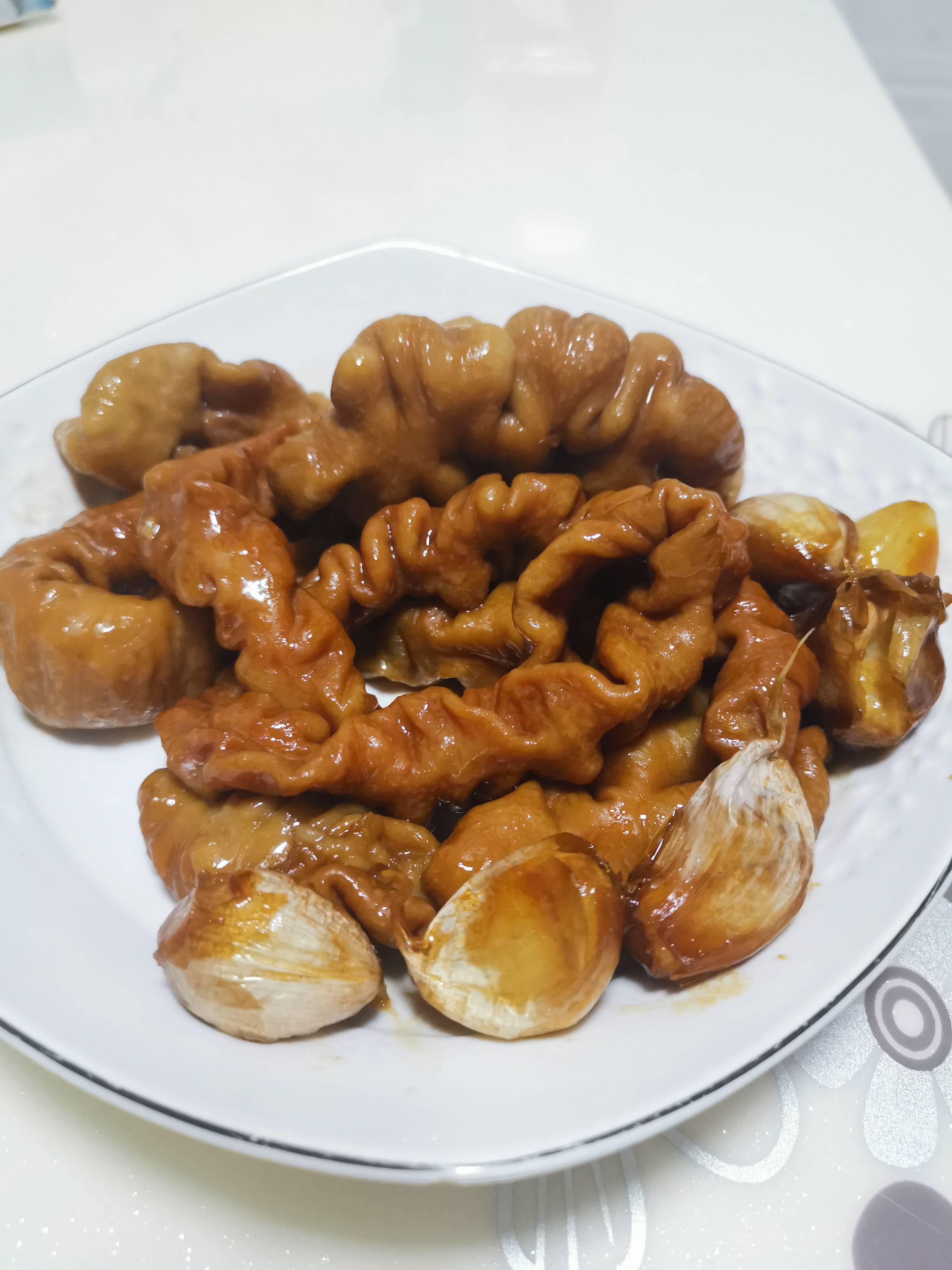 燜豬大腸的做法-家常味燜菜譜-易網健康養生網 燜豬大腸的做法-家常味燜菜譜