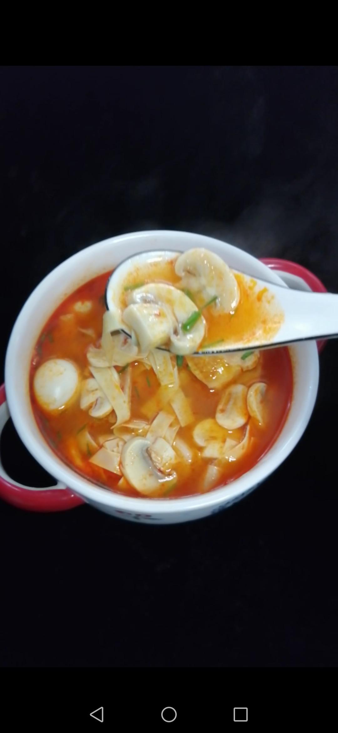 三鮮酸湯煲的做法-酸辣味煮菜譜