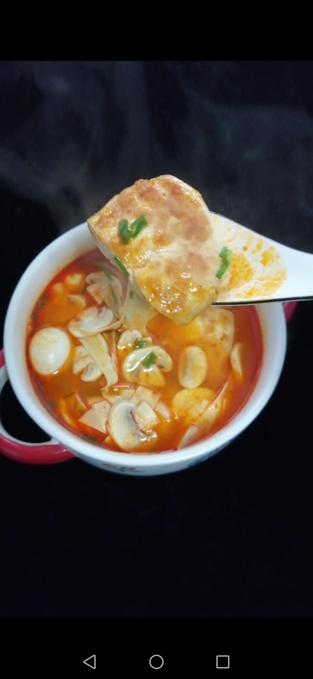 三鮮酸湯煲的做法-酸辣味煮菜譜