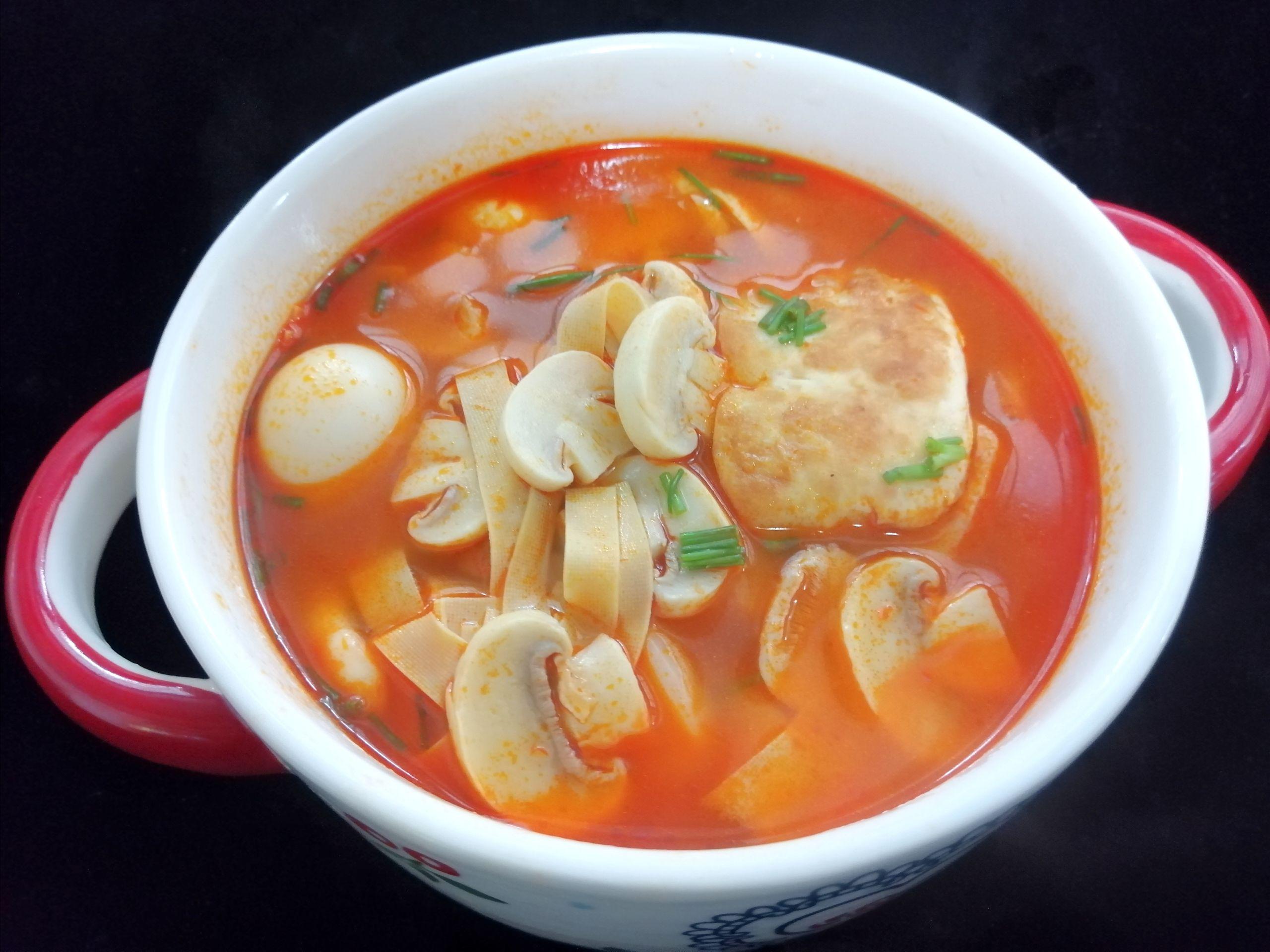 三鮮酸湯煲的做法-酸辣味煮菜譜