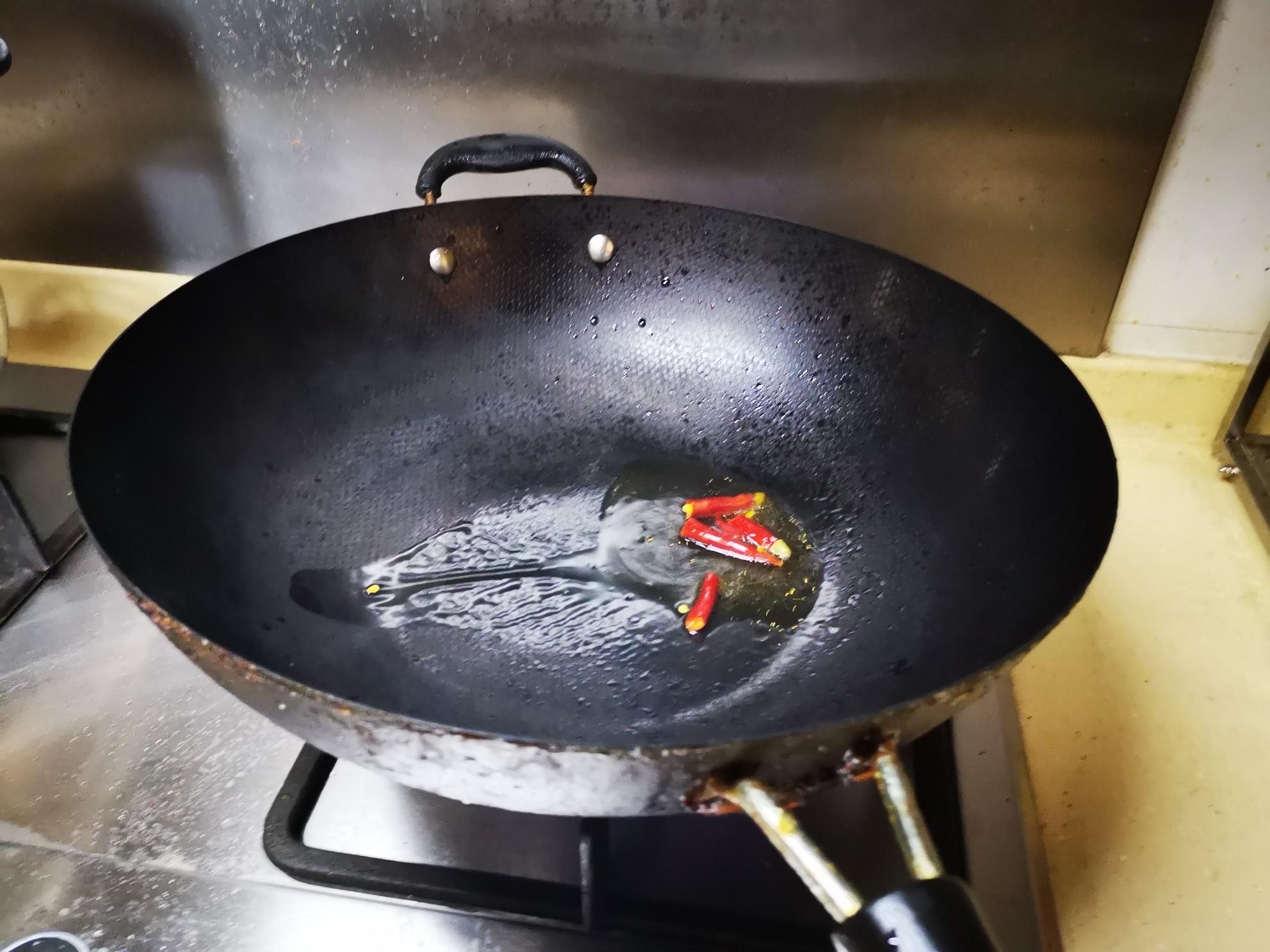 干椒炒絲瓜的做法-家常味炒菜譜