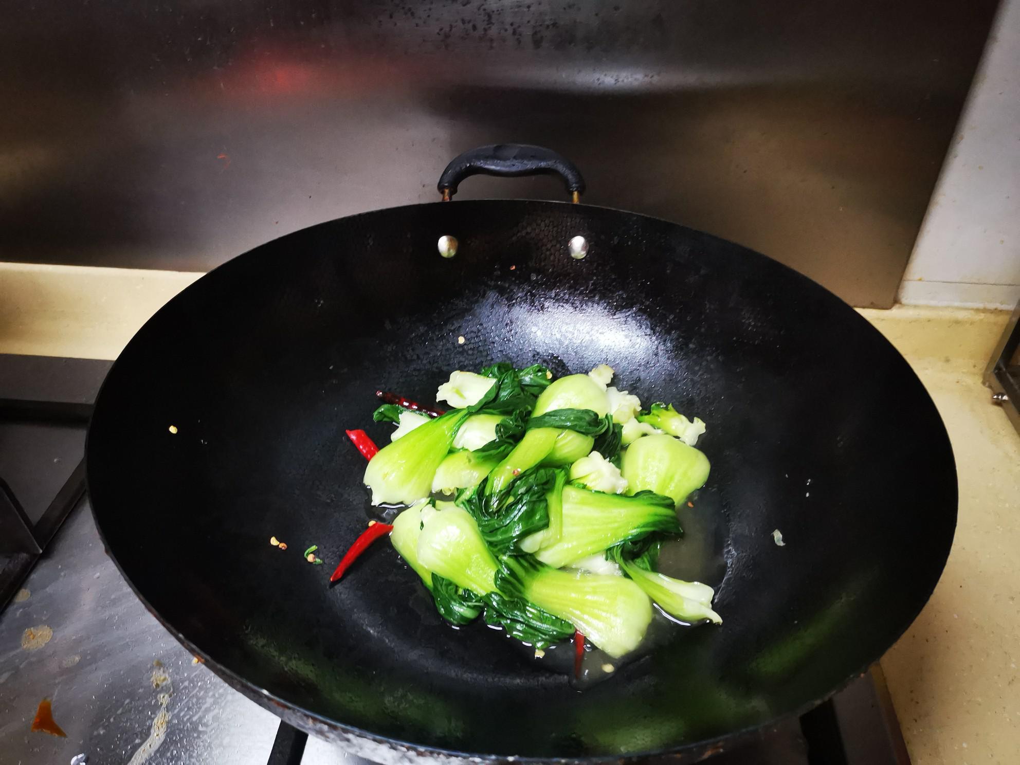 干椒炒小油菜的做法-家常味炒菜譜-易網健康養生網 干椒炒小油菜的做法-家常味炒菜譜