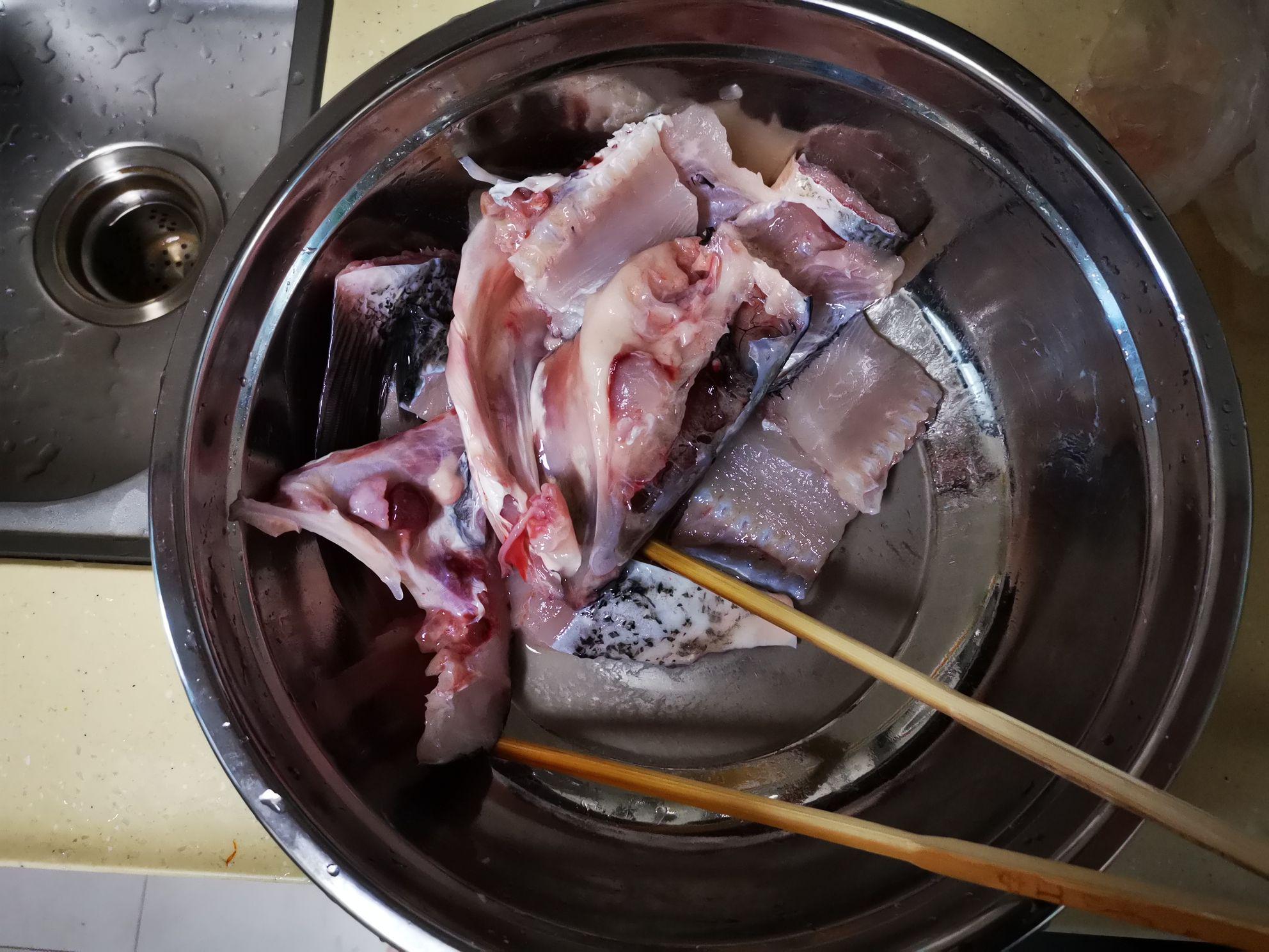 洋蔥燉花鰱的做法-家常味煮菜譜