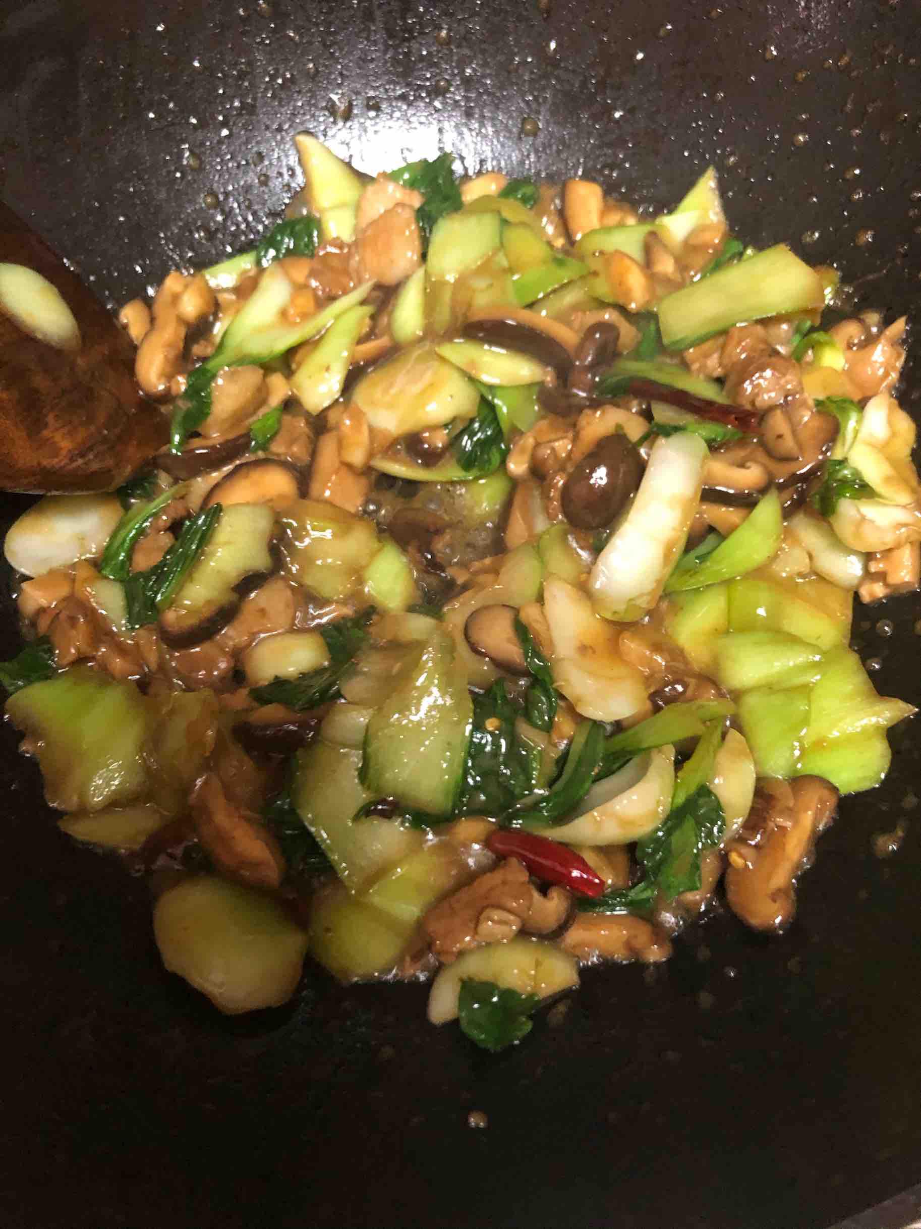 香菇油菜炒五花肉的做法-咸鮮味炒菜譜-易網健康養生網 香菇油菜炒五花肉的做法-咸鮮味炒菜譜