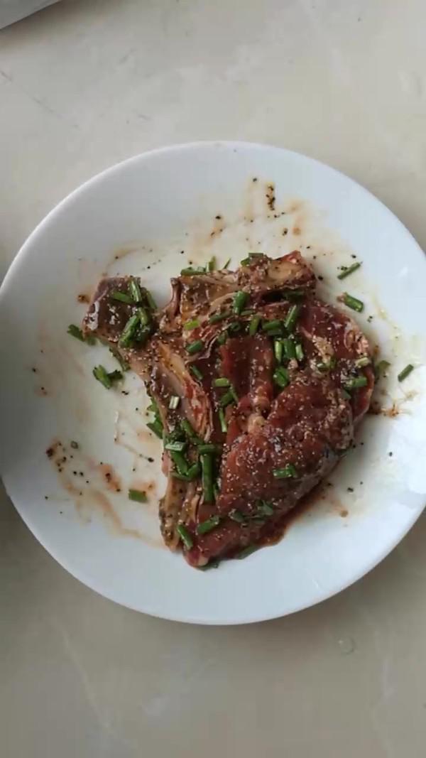 戰斧牛排（烤箱版）的做法-黑椒味烤菜譜