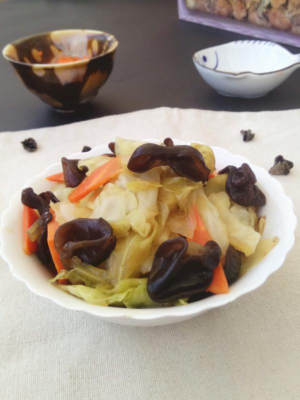 黑木耳燒圓白菜的做法-家常味燒菜譜