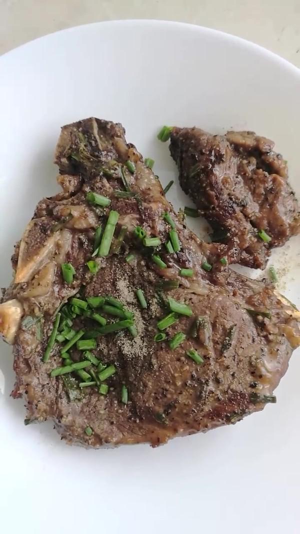戰斧牛排（烤箱版）的做法-黑椒味烤菜譜