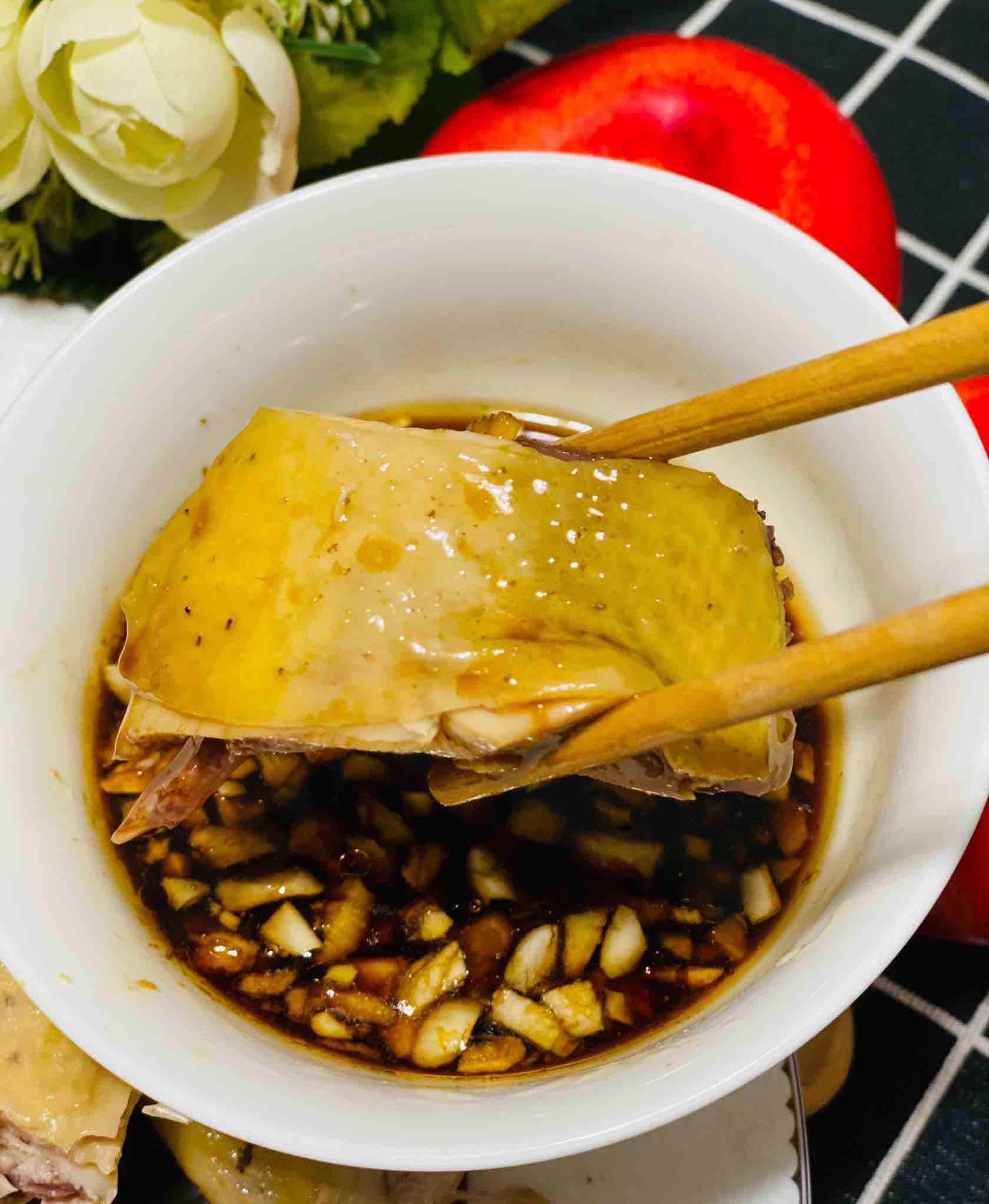 鮮嫩爽口之白切雞的做法-咸鮮味煮菜譜-易網健康養生網 鮮嫩爽口之白切雞的做法-咸鮮味煮菜譜