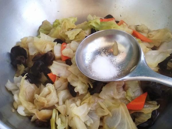 黑木耳燒圓白菜的做法-家常味燒菜譜