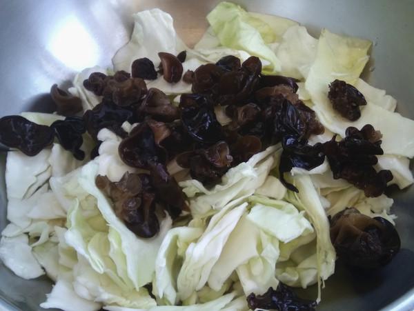 黑木耳燒圓白菜的做法-家常味燒菜譜