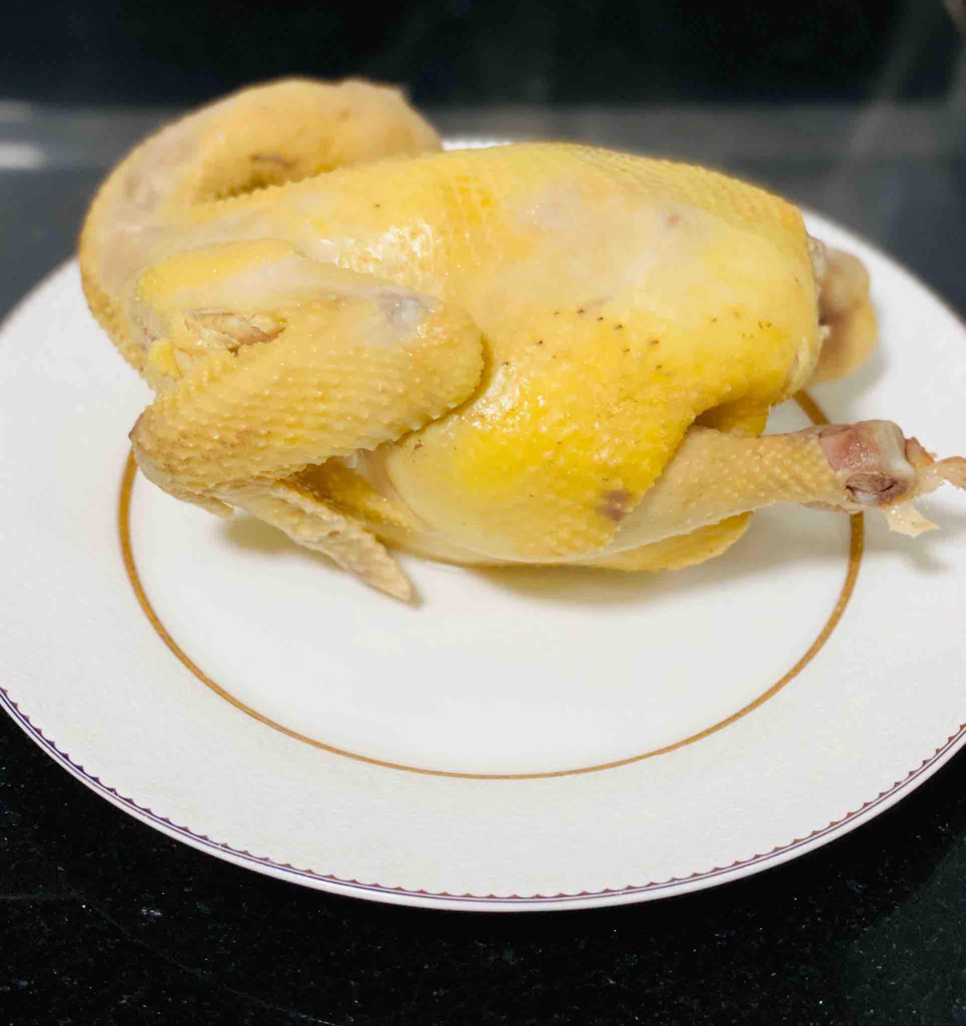 鮮嫩爽口之白切雞的做法-咸鮮味煮菜譜-易網健康養生網 鮮嫩爽口之白切雞的做法-咸鮮味煮菜譜