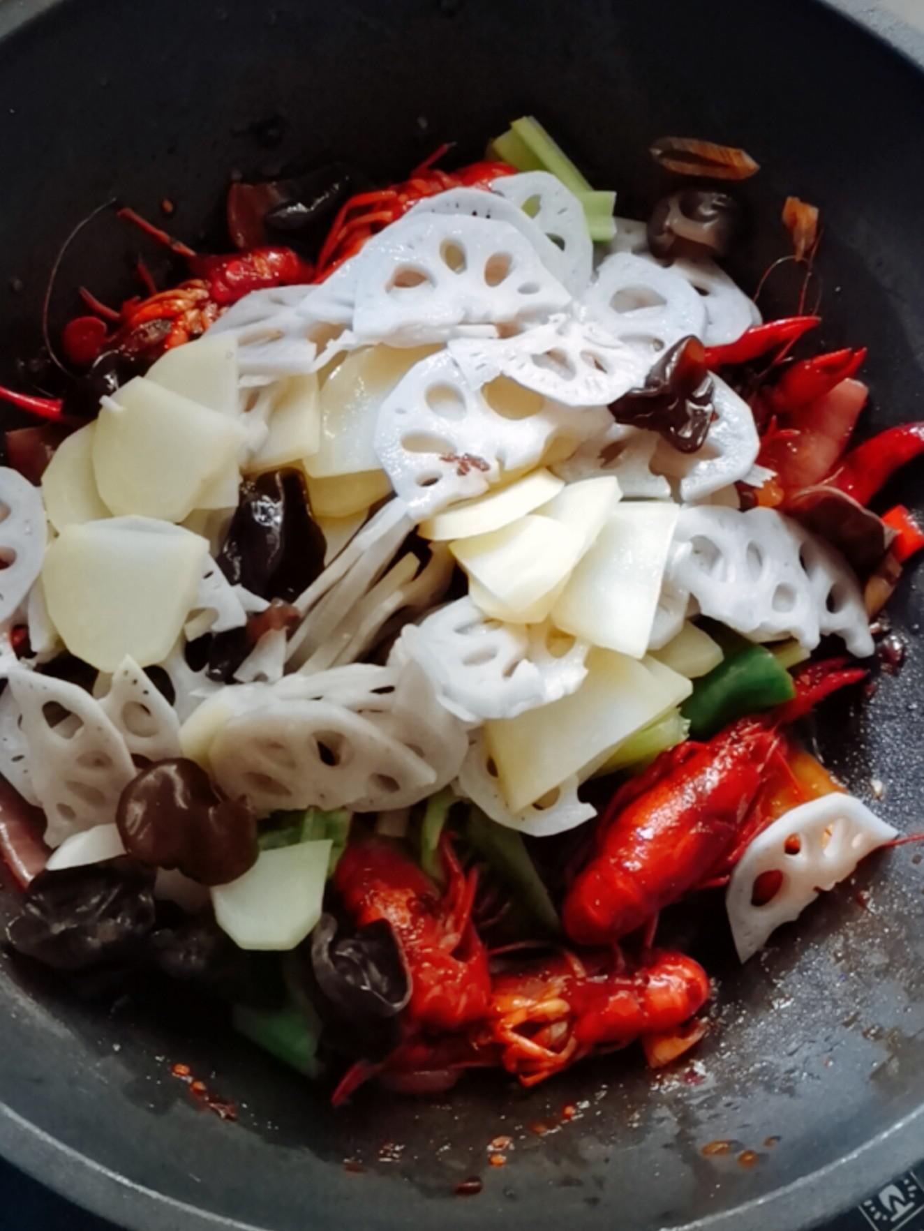 干鍋小龍蝦的做法-香辣味炒菜譜