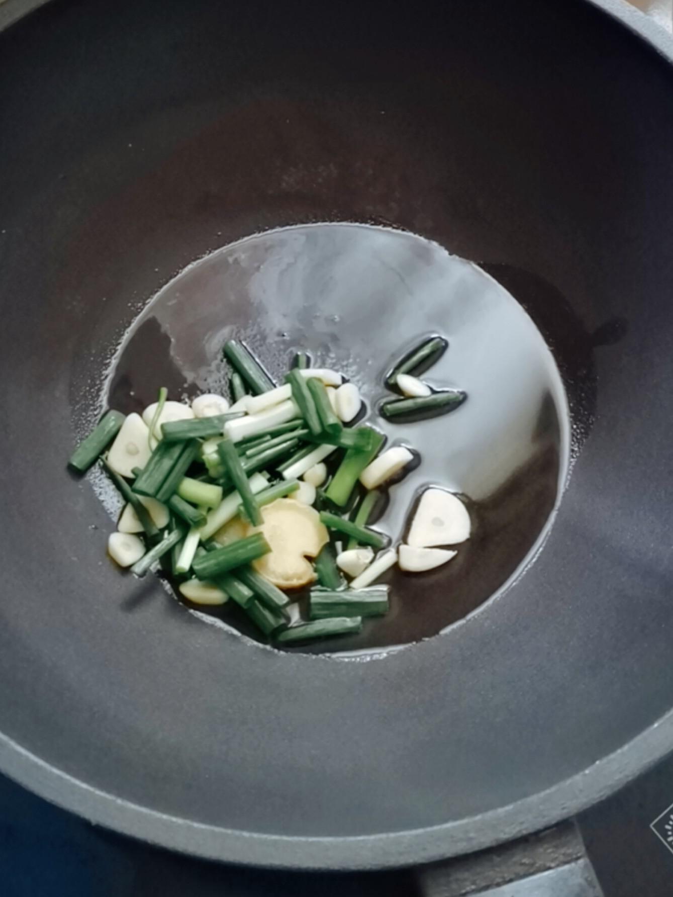 鮮蝦蛤蜊炒雞的做法-咸鮮味炒菜譜-易網健康養生網 鮮蝦蛤蜊炒雞的做法-咸鮮味炒菜譜