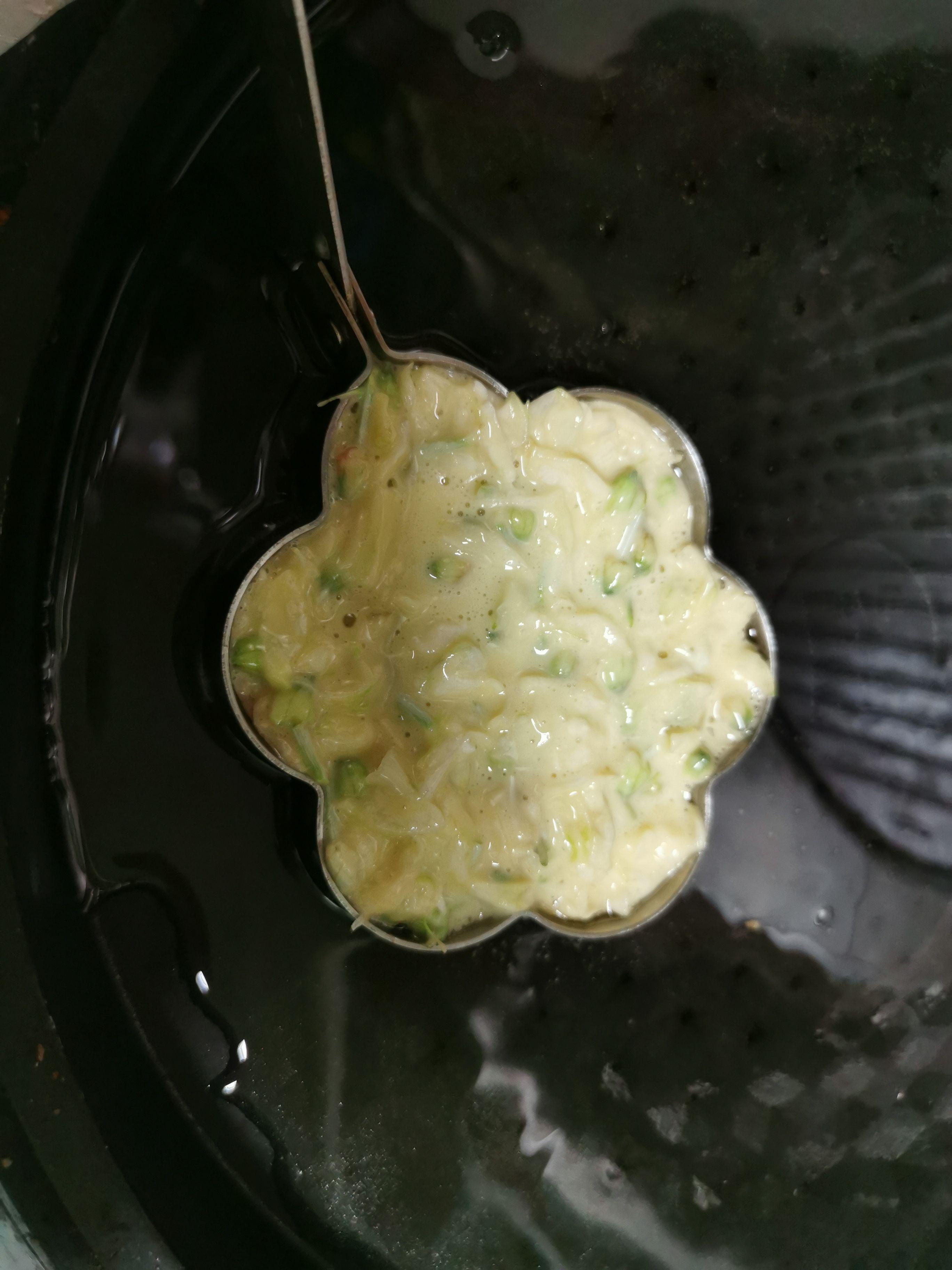 槐花系列之槐花雞蛋餅的做法-咸鮮味煎菜譜-易網(wǎng)健康養(yǎng)生網(wǎng) 槐花系列之槐花雞蛋餅的做法-咸鮮味煎菜譜