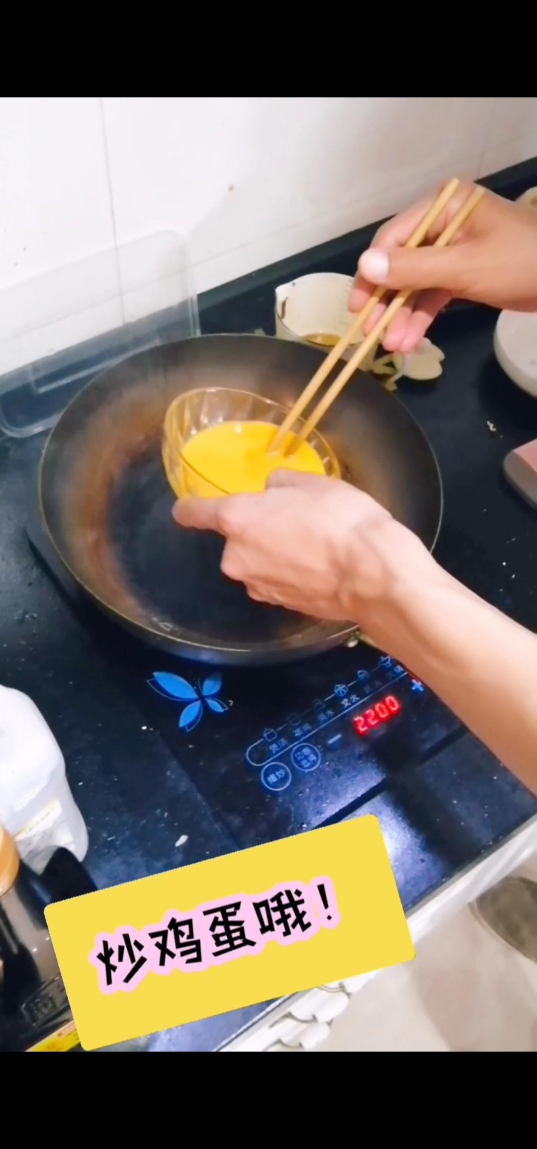 洋蔥炒雞蛋的做法-咸鮮味炒菜譜