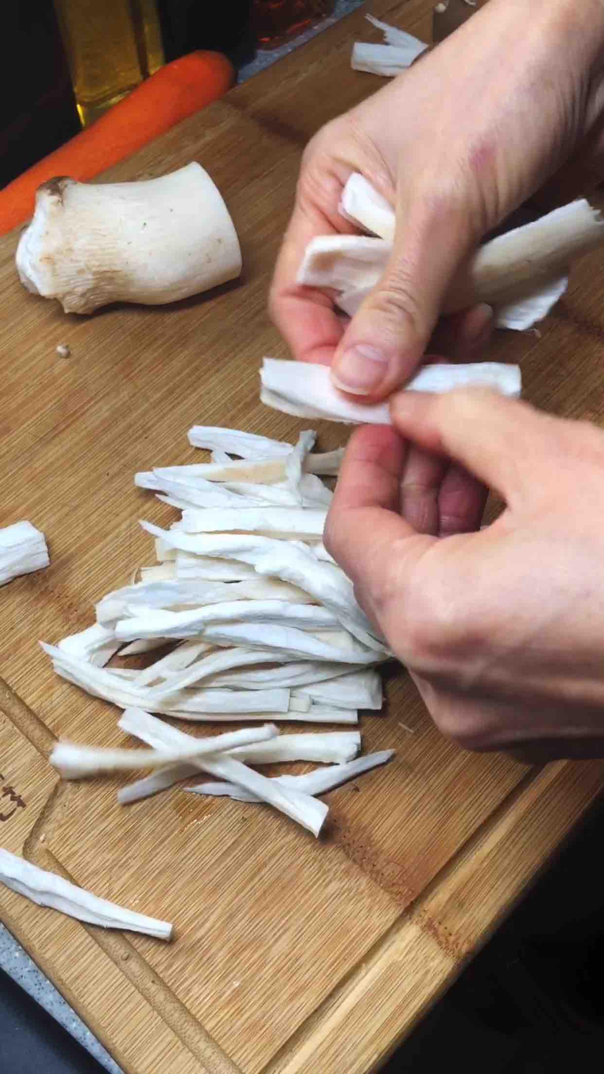 素炒杏鮑菇的做法-家常味炒菜譜-易網<a href=http://m.henggaotouzi.com/ target=_blank class=infotextkey>健康養生</a>網 素炒杏鮑菇的做法-家常味炒菜譜