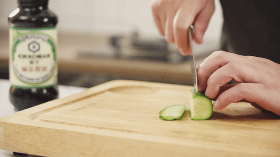 黃瓜肉卷【孔老師教做菜】的做法-家常味拌菜譜-易網<a href=http://m.henggaotouzi.com/ target=_blank class=infotextkey>健康養生</a>網 黃瓜肉卷【孔老師教做菜】的做法-家常味拌菜譜