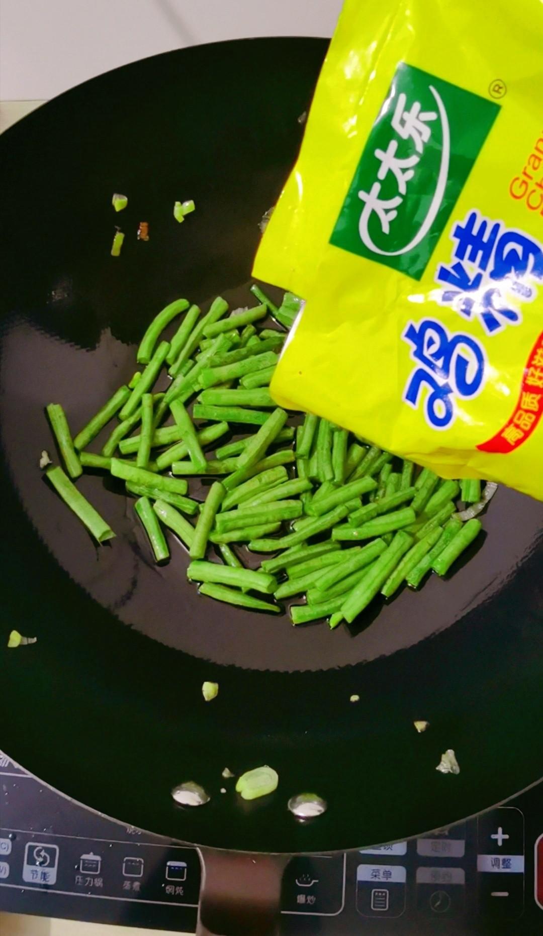 爆炒豇豆的做法-咸鮮味炒菜譜-易網(wǎng)健康養(yǎng)生網(wǎng) 爆炒豇豆的做法-咸鮮味炒菜譜