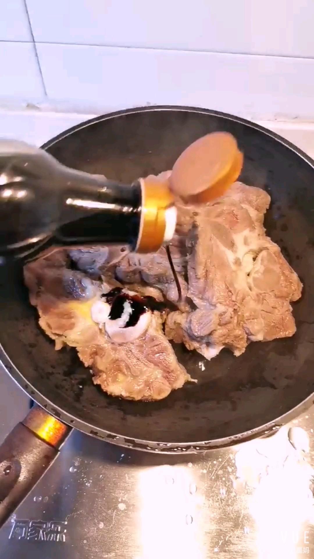 紅燒牛仔骨的做法-家常味煮菜譜