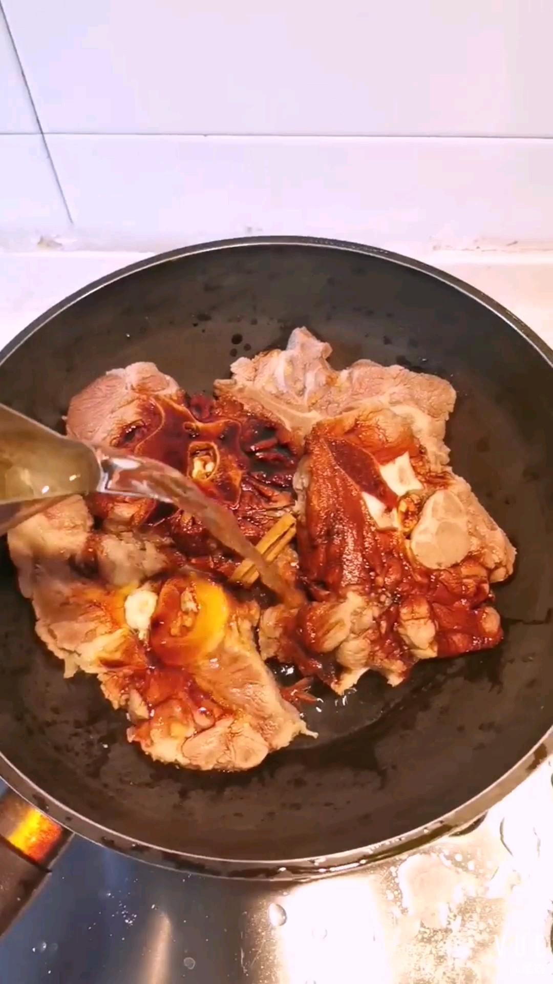 紅燒牛仔骨的做法-家常味煮菜譜