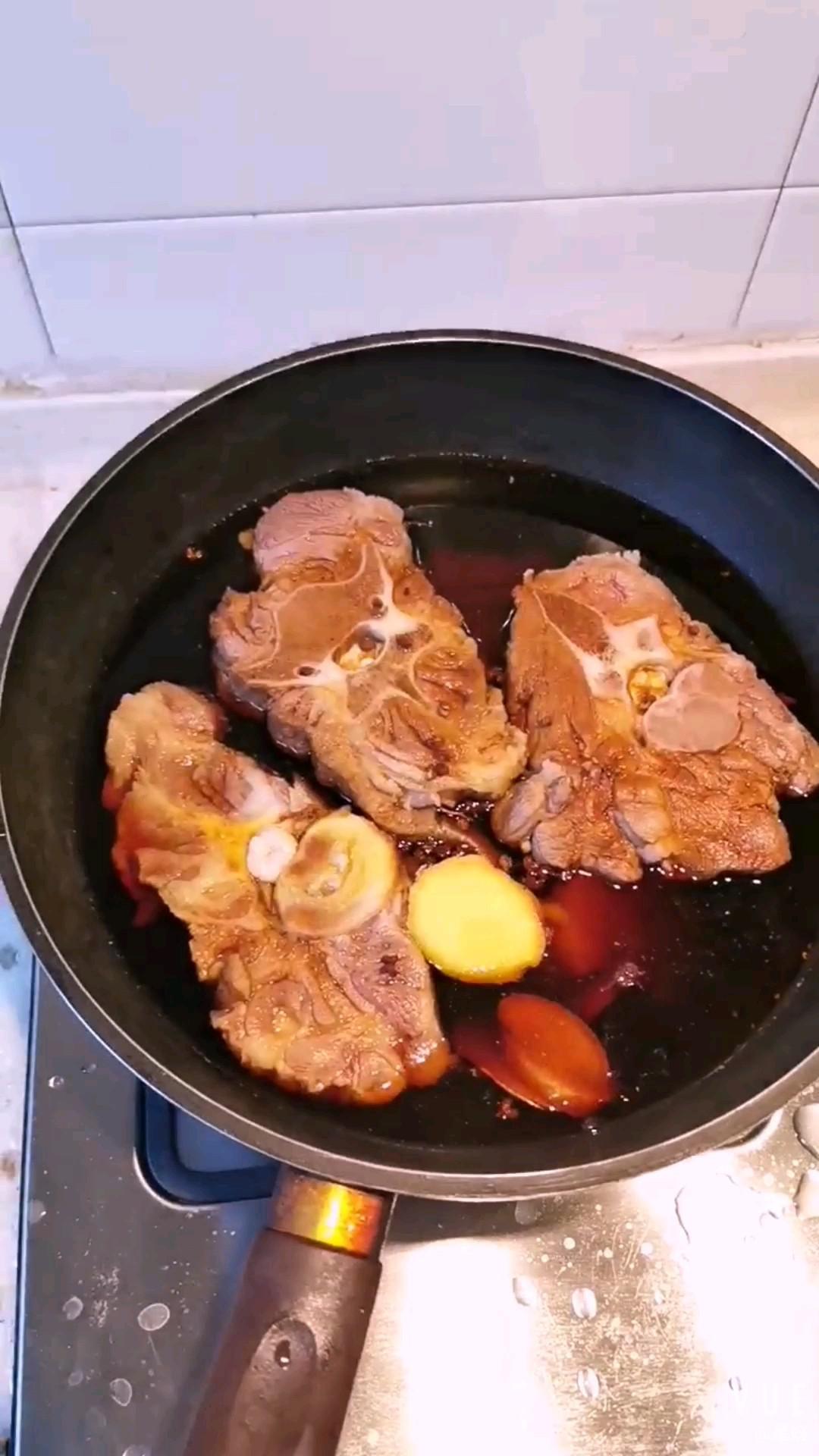 紅燒牛仔骨的做法-家常味煮菜譜