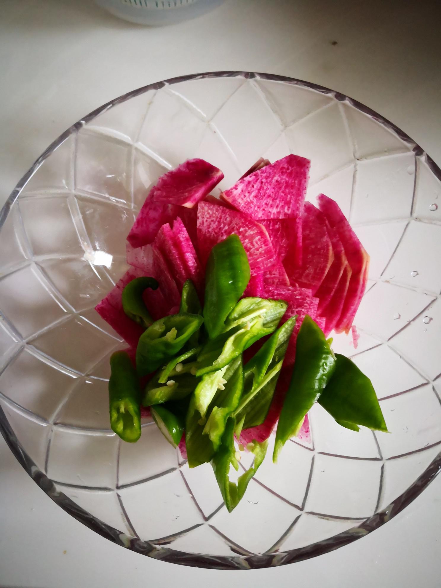 小蔥拌心里美的做法-酸甜味拌菜譜-易網健康養生網 小蔥拌心里美的做法-酸甜味拌菜譜