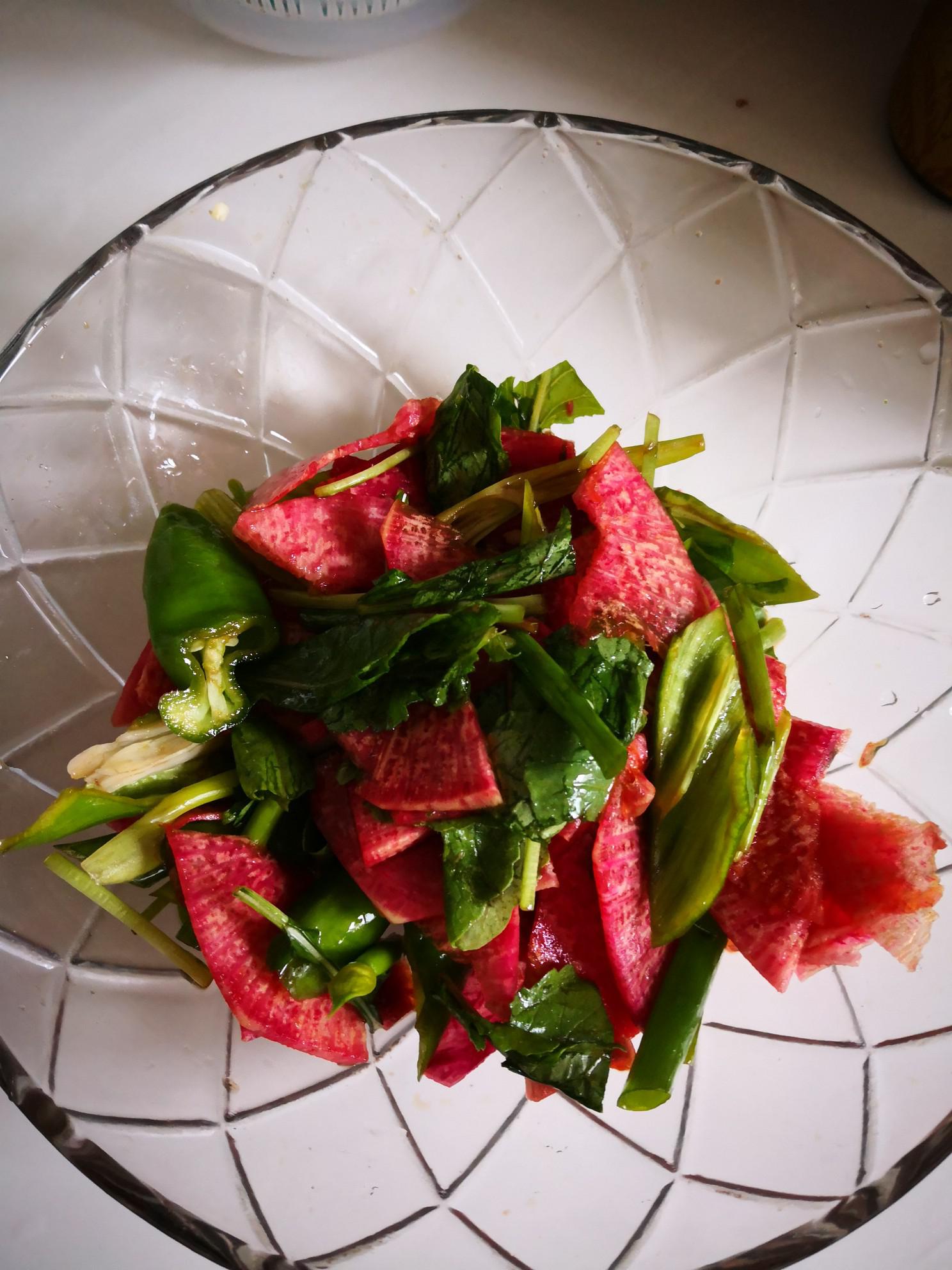 小蔥拌心里美的做法-酸甜味拌菜譜-易網健康養生網 小蔥拌心里美的做法-酸甜味拌菜譜