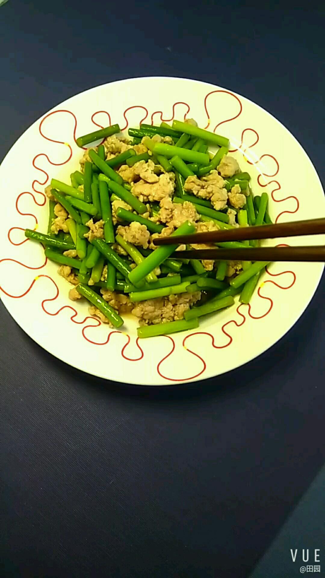 豬肉餡炒蒜薹的做法-咸鮮味炒菜譜