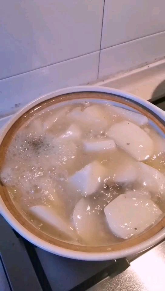 蘿卜燉牛骨的做法-家常味燉菜譜