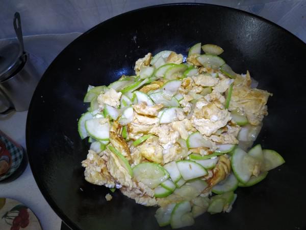 角瓜炒雞蛋的做法-家常味炒菜譜