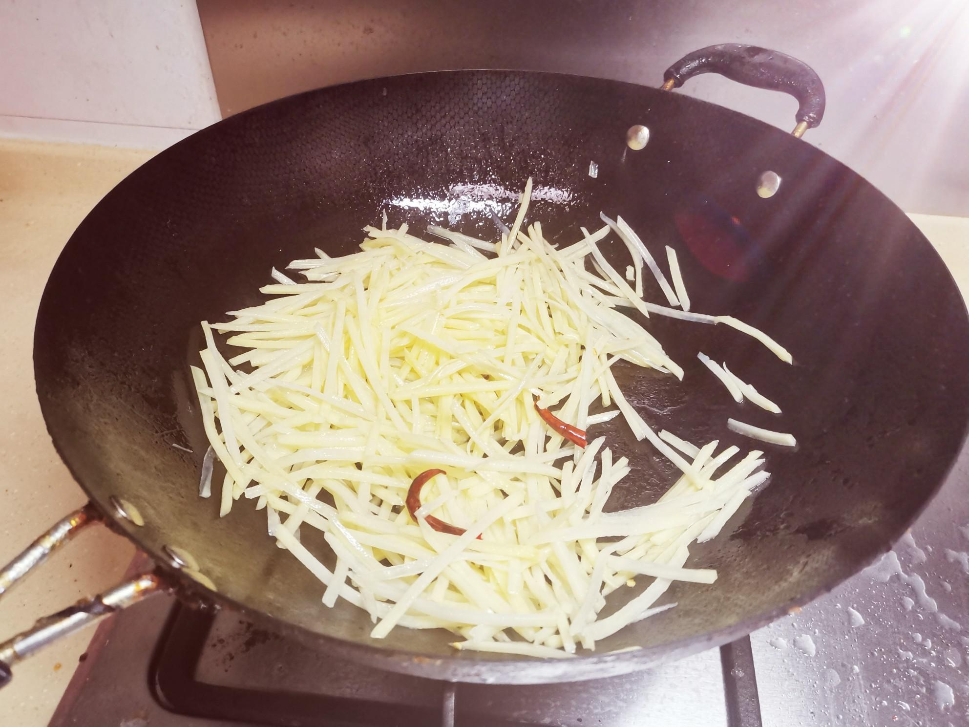 干椒土豆絲的做法-家常味炒菜譜