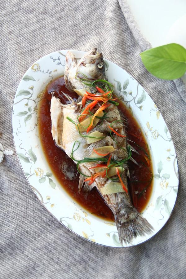澆汁清蒸鱸魚的做法-咸鮮味蒸菜譜