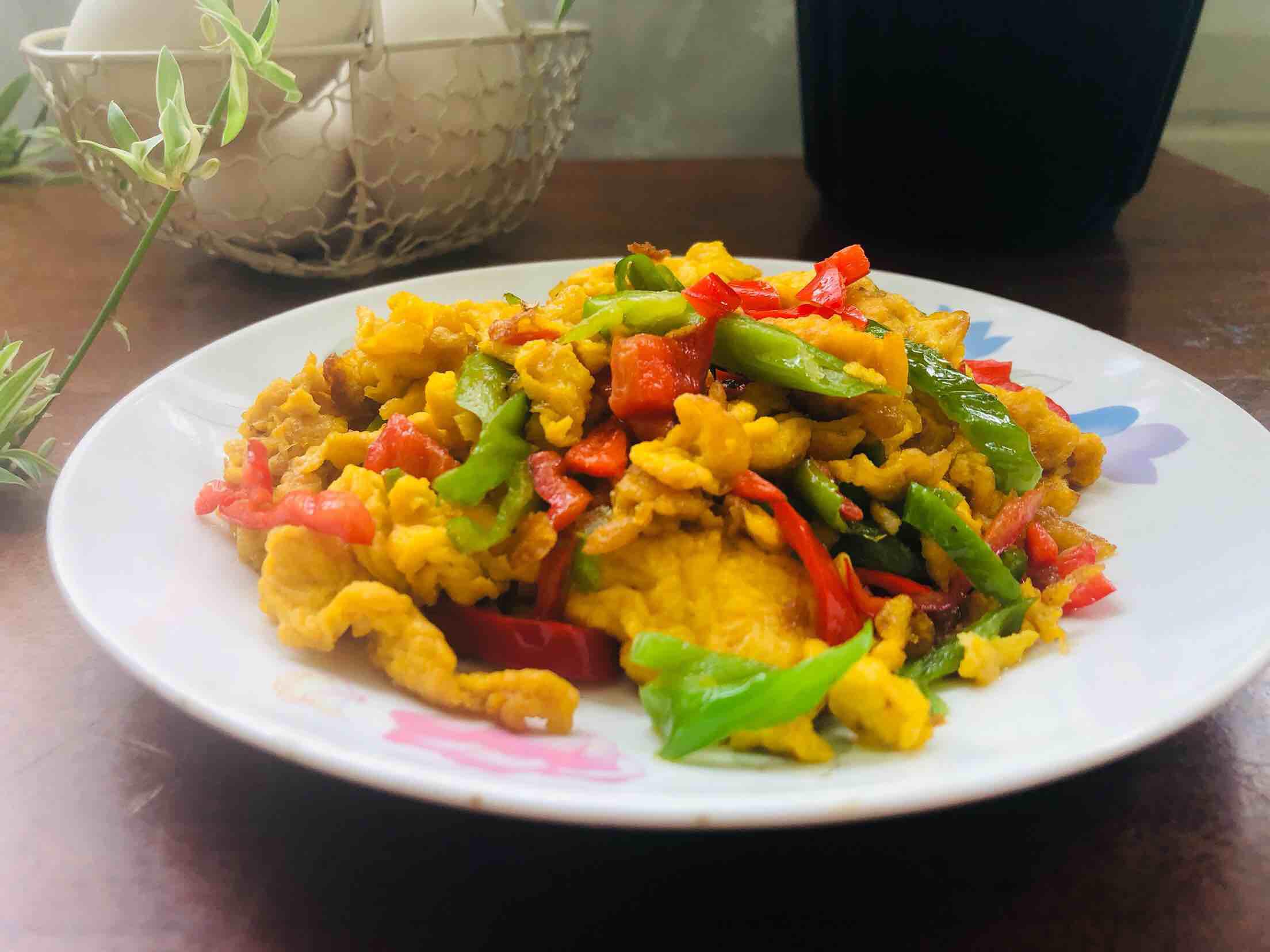 雙椒鵝蛋的做法-家常味炒菜譜-易網健康養生網 雙椒鵝蛋的做法-家常味炒菜譜