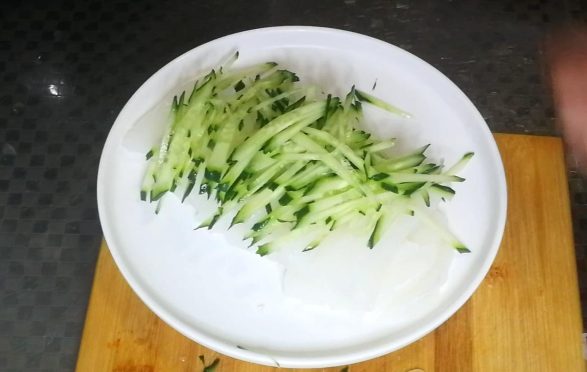 手工涼粉的做法-家常味拌菜譜-易網(wǎng)健康養(yǎng)生網(wǎng) 手工涼粉的做法-家常味拌菜譜