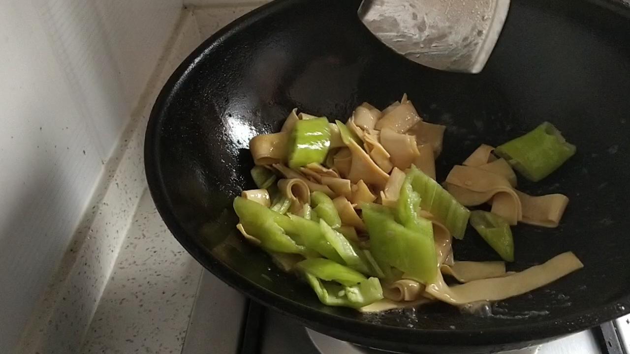 尖椒干豆腐的做法-咸鮮味炒菜譜