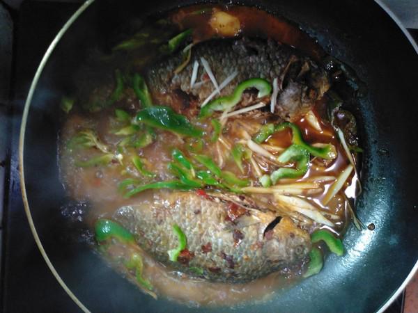 仔姜青椒鯽魚的做法-香辣味燒菜譜