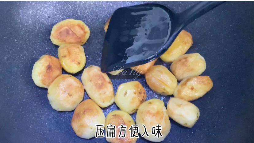 外脆里糯，秒殺路邊攤的香煎小土豆的做法-其它口味煎菜譜