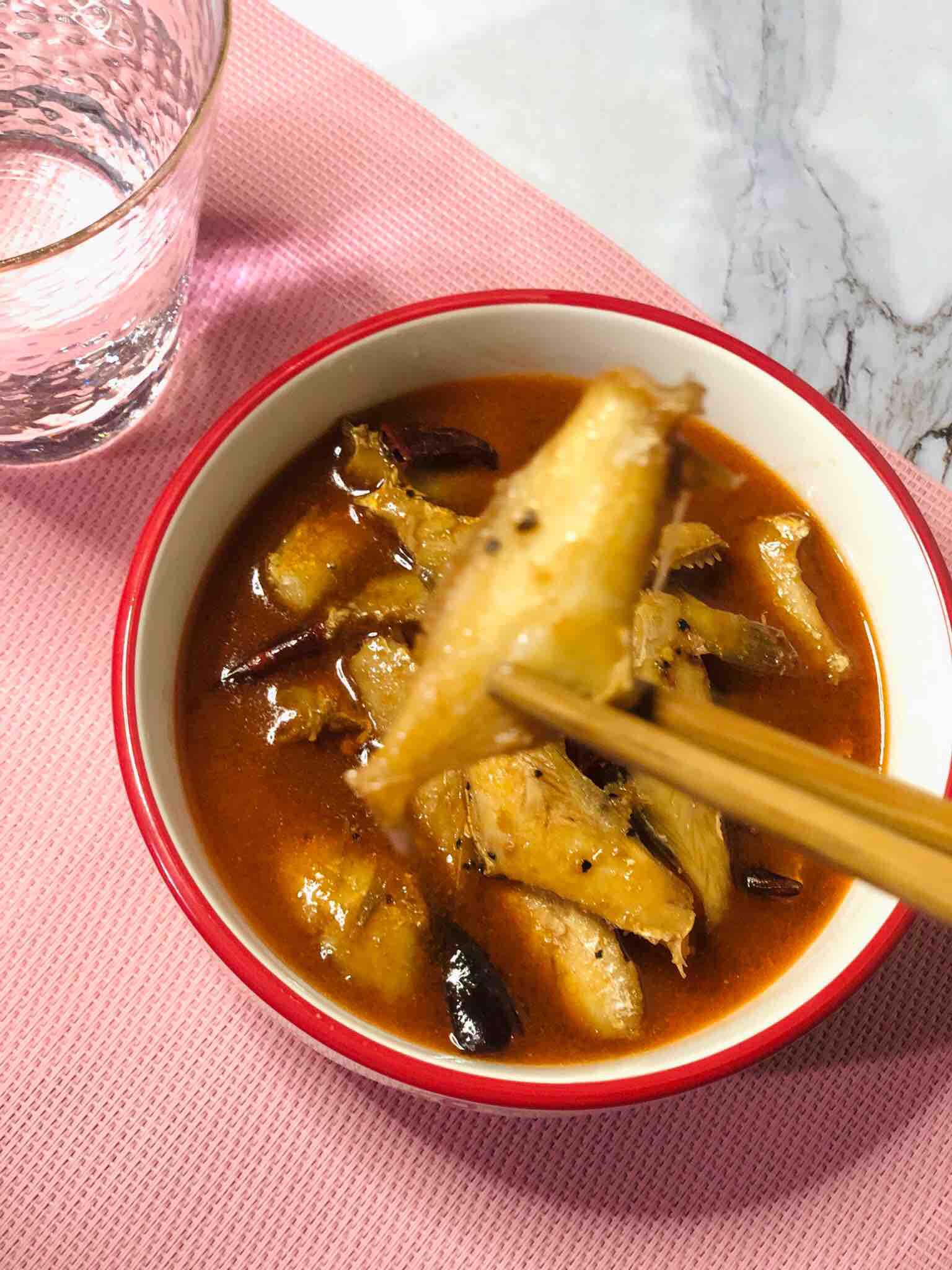 醬汁鳳尾魚的做法-酸辣味燒菜譜