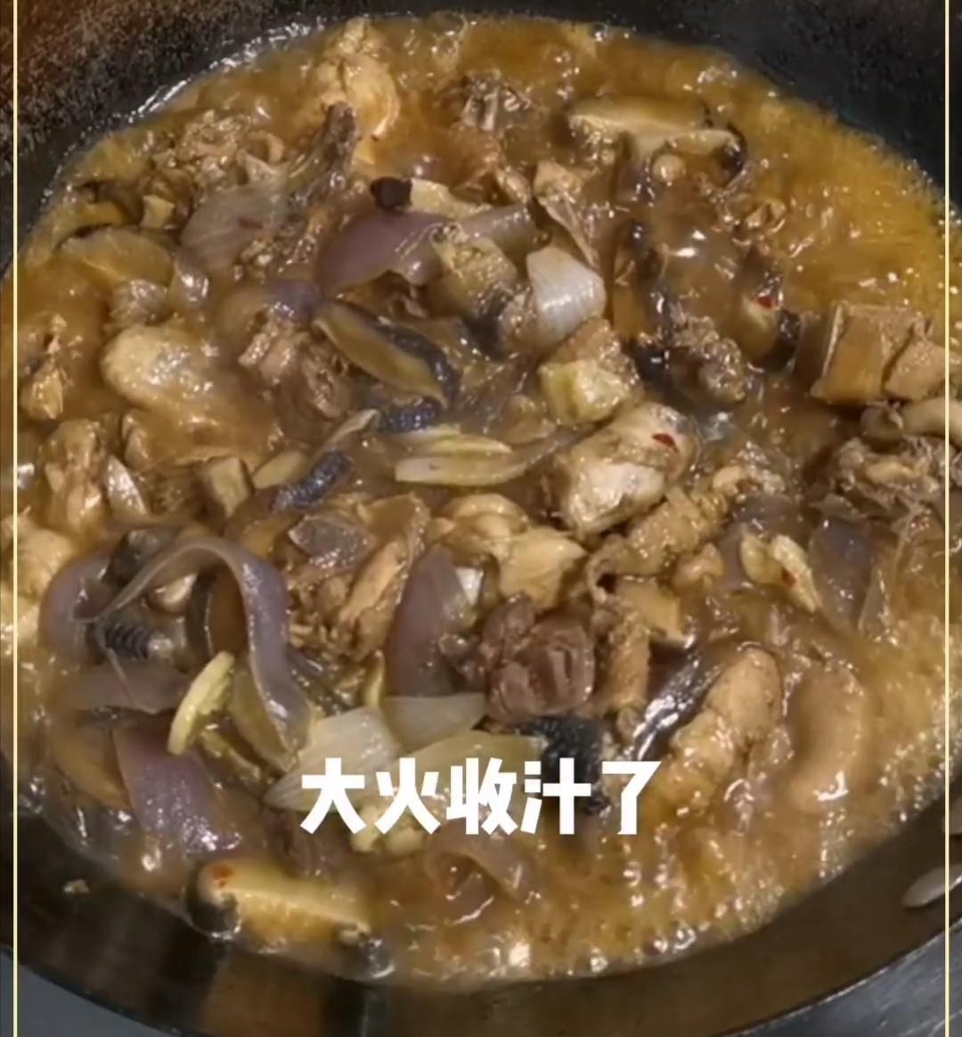 洋蔥冬菇燜雞的做法-咸鮮味燜菜譜