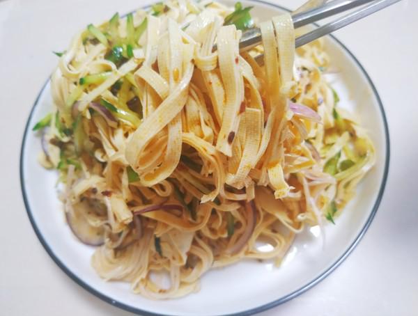 黃瓜豆皮涼拌菜的做法-家常味拌菜譜