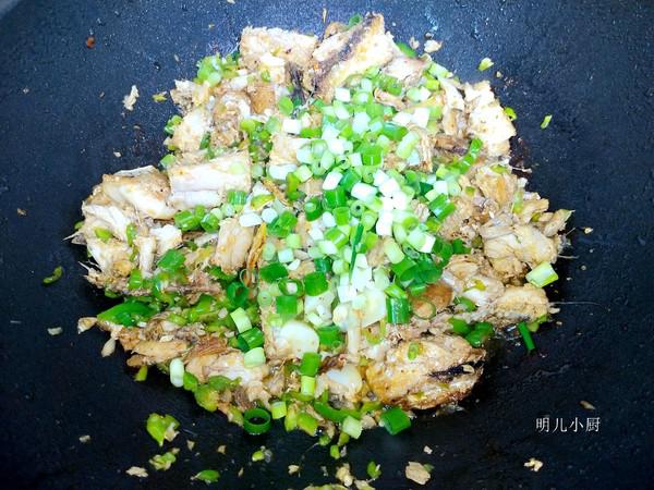 辣椒炒魚渣的做法-香辣味炒菜譜-易網(wǎng)健康養(yǎng)生網(wǎng) 辣椒炒魚渣的做法-香辣味炒菜譜