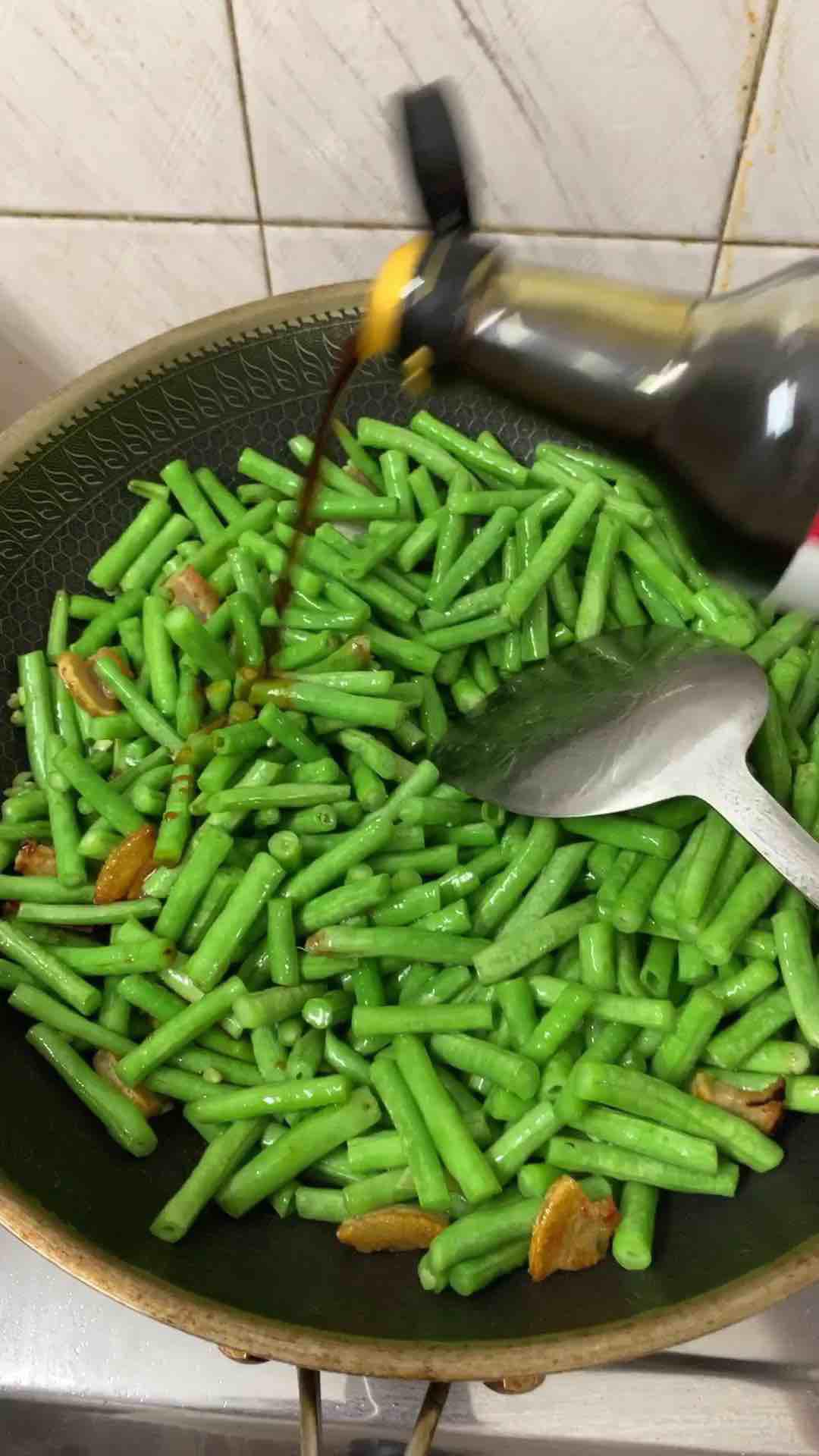 炒豆角的做法-家常味炒菜譜