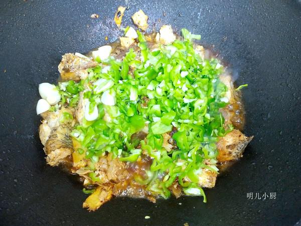 辣椒炒魚渣的做法-香辣味炒菜譜-易網(wǎng)健康養(yǎng)生網(wǎng) 辣椒炒魚渣的做法-香辣味炒菜譜