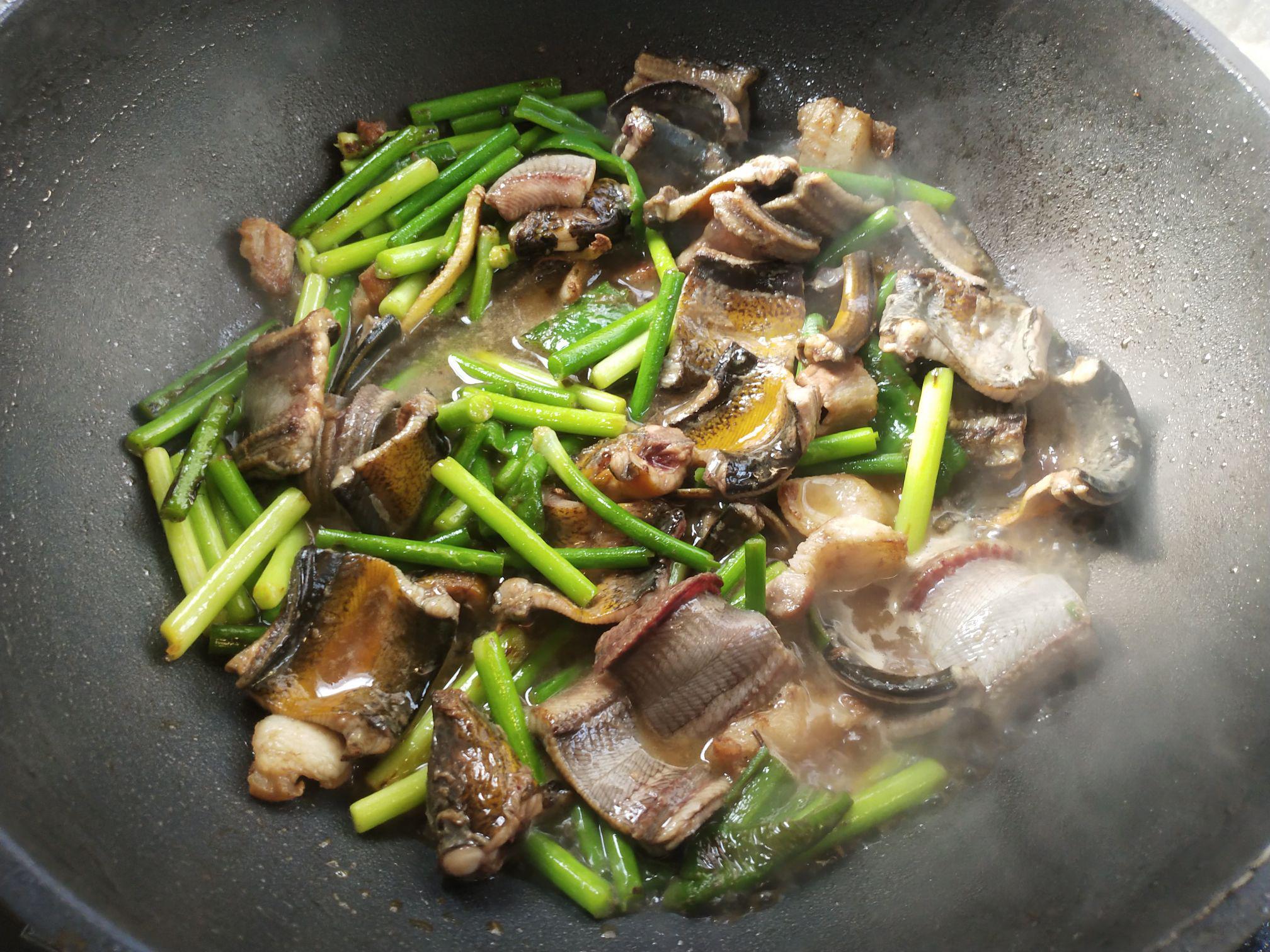 蒜薹燒鱔魚的做法-家常味燒菜譜