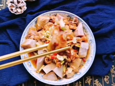 芋頭蒸雞的做法-咸鮮味蒸菜譜