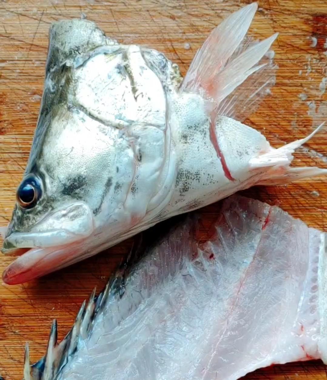 松鼠鱖魚的做法-酸甜味炸菜譜